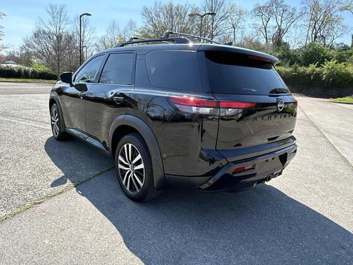 2023 Nissan Pathfinder Platinum 4WD