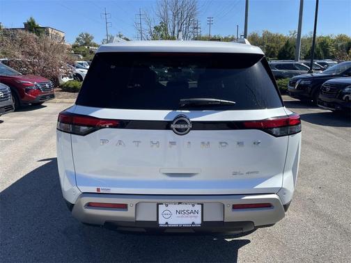 2025 Nissan Pathfinder SL 4WD