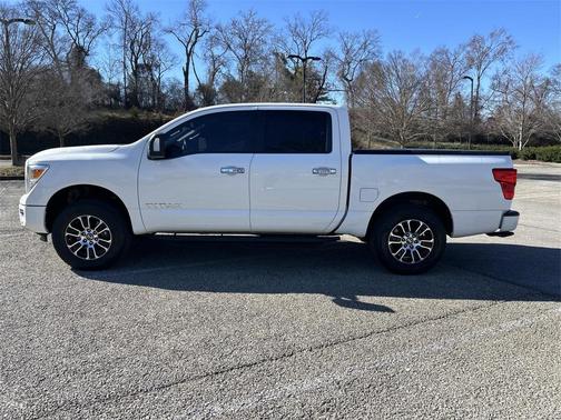2021 Nissan Titan SV