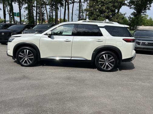 Pearl White 2024 Nissan Pathfinder Platinum 4WD