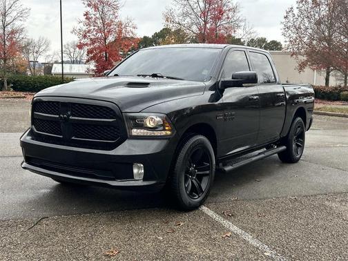 2017 RAM 1500 Night Crew Cab 4x4 5'7' Box