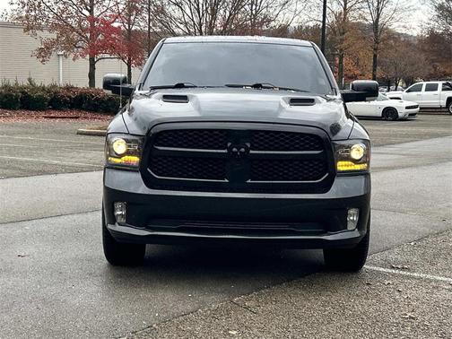 2017 RAM 1500 Night Crew Cab 4x4 5'7' Box