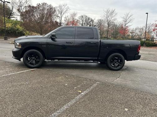 2017 RAM 1500 Night Crew Cab 4x4 5'7' Box