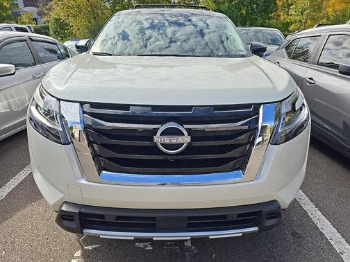 2023 Nissan Pathfinder Platinum FWD