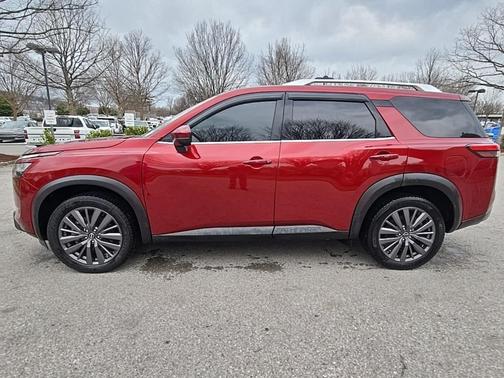 2023 Nissan Pathfinder SL 4WD