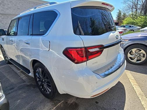 2022 INFINITI QX80 PREMIUM SELECT AWD