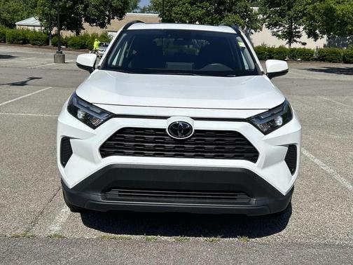 Ice Cap 2023 Toyota RAV4 XLE