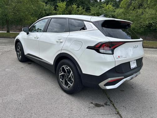 Snow White Pearl 2023 Kia Sportage LX