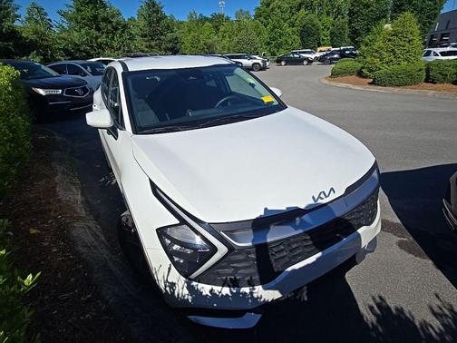 Snow White Pearl 2023 Kia Sportage LX