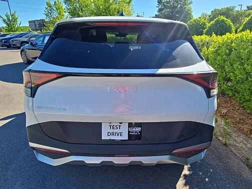 Snow White Pearl 2023 Kia Sportage LX