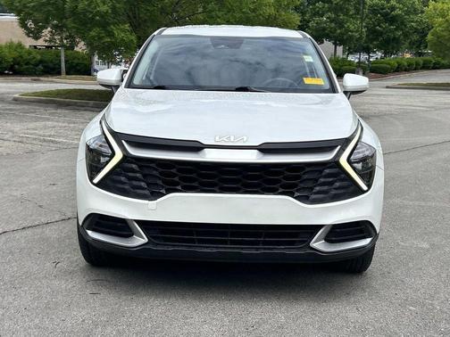Snow White Pearl 2023 Kia Sportage LX