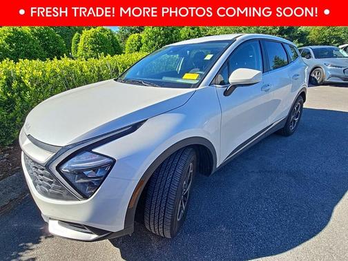 Snow White Pearl 2023 Kia Sportage LX
