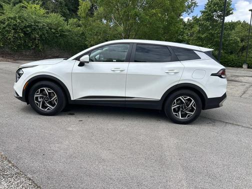 Snow White Pearl 2023 Kia Sportage LX