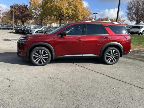 2025 Nissan Pathfinder Platinum 4WD