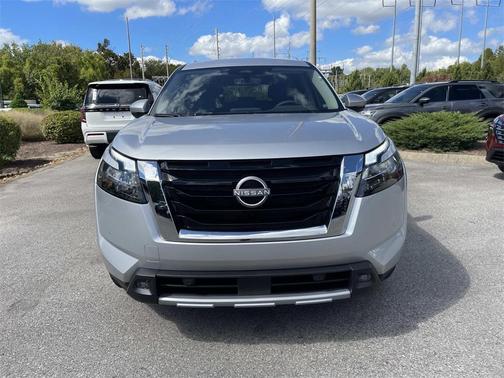 2025 Nissan Pathfinder SL 4WD