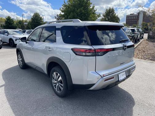 2025 Nissan Pathfinder SL 4WD