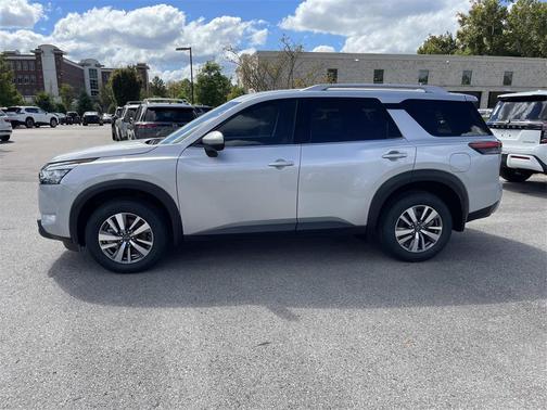 2025 Nissan Pathfinder SL 4WD