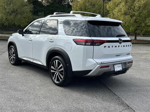 2025 Nissan Pathfinder Platinum FWD