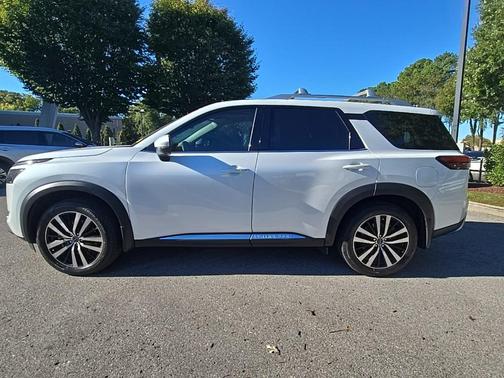 2025 Nissan Pathfinder Platinum FWD