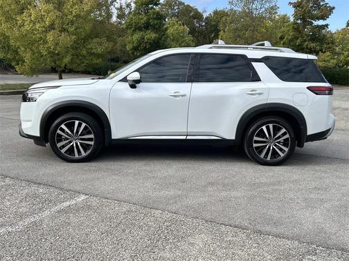2025 Nissan Pathfinder Platinum FWD