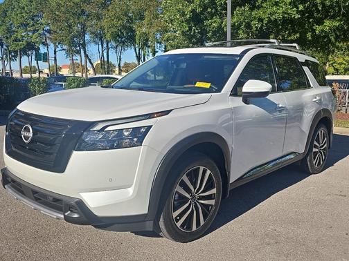 2025 Nissan Pathfinder Platinum FWD