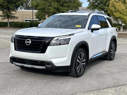 2025 Nissan Pathfinder Platinum FWD