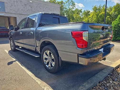 2017 Nissan Titan SV