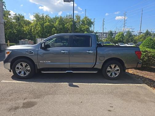 2017 Nissan Titan SV
