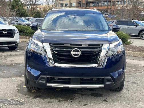 2025 Nissan Pathfinder Platinum 4WD