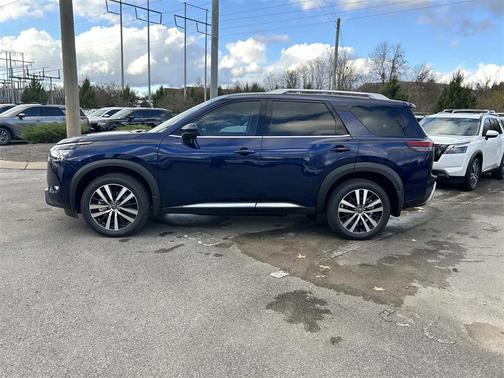 2025 Nissan Pathfinder Platinum 4WD