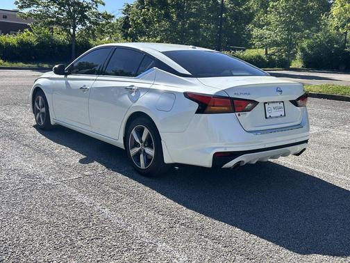 Pearl White Tricoat 2022 Nissan Altima 2.5 SL