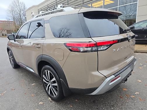 2024 Nissan Pathfinder Platinum FWD