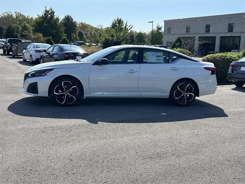 2025 Nissan Altima SR FWD