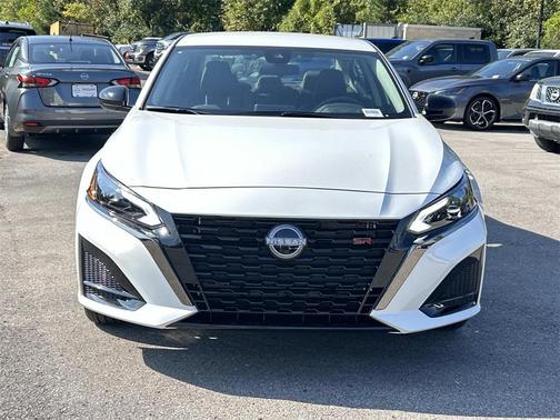 2025 Nissan Altima SR FWD