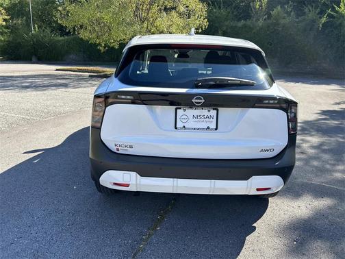2025 Nissan Kicks S