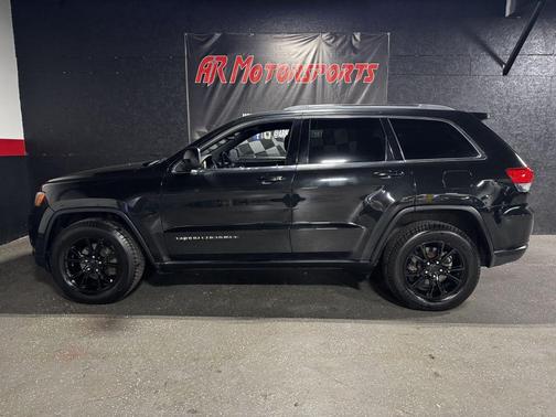 Brilliant Black Crystal Pearlcoat 2015 Jeep Grand Cherokee Laredo