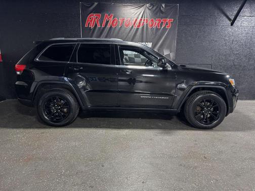 Brilliant Black Crystal Pearlcoat 2015 Jeep Grand Cherokee Laredo