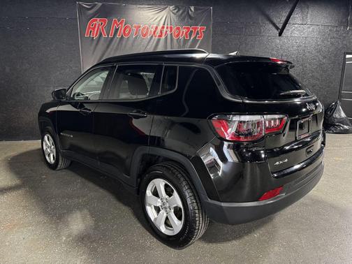 Diamond Black Crystal Pearlcoat 2019 Jeep Compass Latitude
