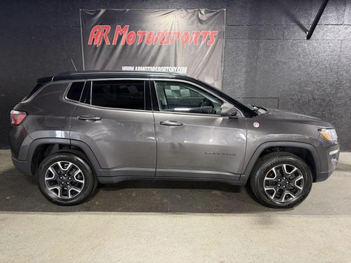 Granite Crystal Metallic Clearcoat 2019 Jeep Compass Trailhawk