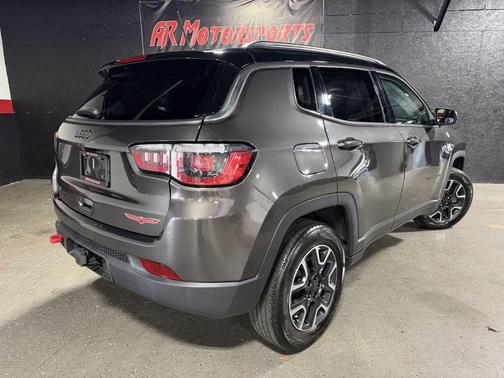 Granite Crystal Metallic Clearcoat 2019 Jeep Compass Trailhawk
