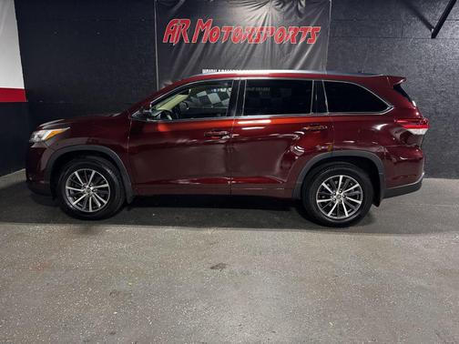 Ooh La La Rouge Mica 2017 Toyota Highlander XLE