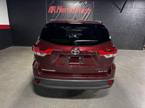 Ooh La La Rouge Mica 2017 Toyota Highlander XLE