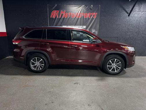 Ooh La La Rouge Mica 2017 Toyota Highlander XLE