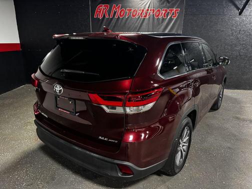 Ooh La La Rouge Mica 2017 Toyota Highlander XLE