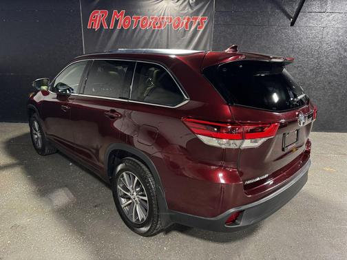 Ooh La La Rouge Mica 2017 Toyota Highlander XLE