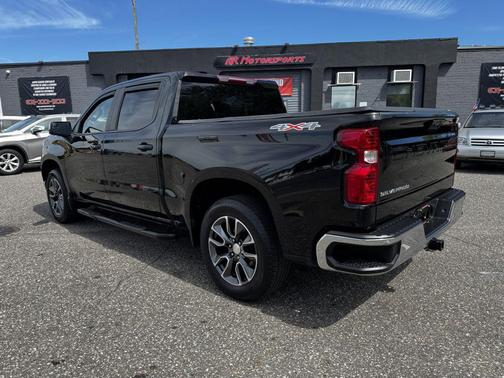 Black 2022 Chevrolet Silverado 1500 LT