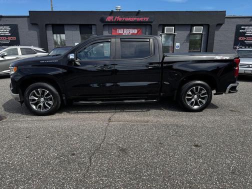 Black 2022 Chevrolet Silverado 1500 LT