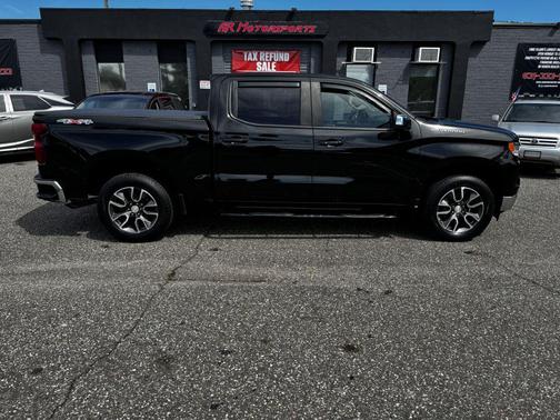 Black 2022 Chevrolet Silverado 1500 LT