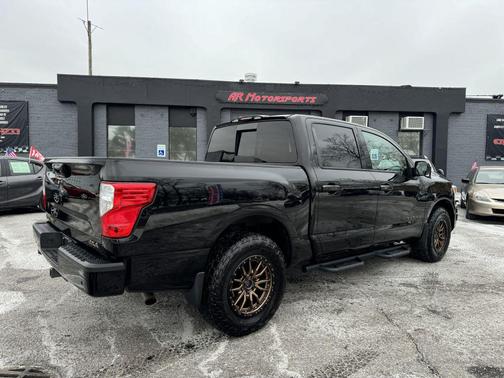 2021 Nissan Titan SV