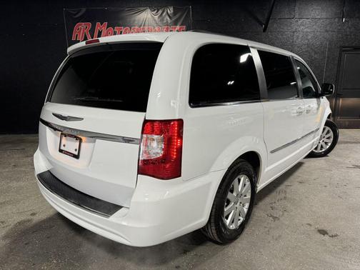 2014 Chrysler Town & Country Touring